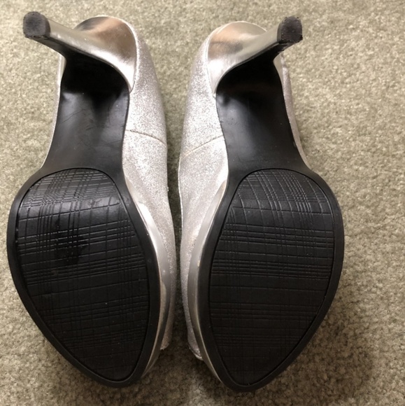 Silver Shoes - Picture 5 of 7